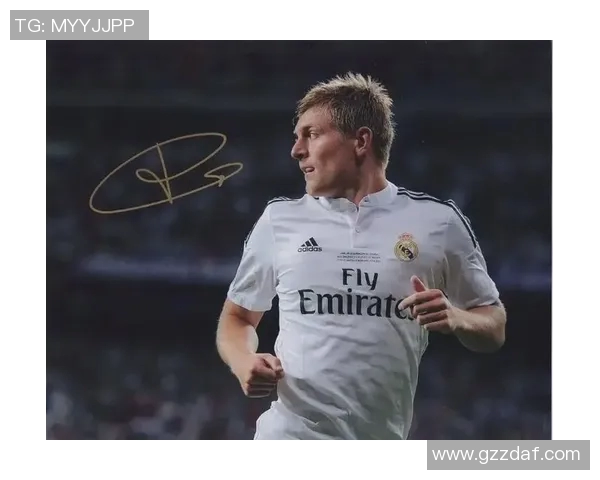 简单足球明星签名的魅力与收藏价值探讨 简单足球明星签名的魅力与收藏价值探讨